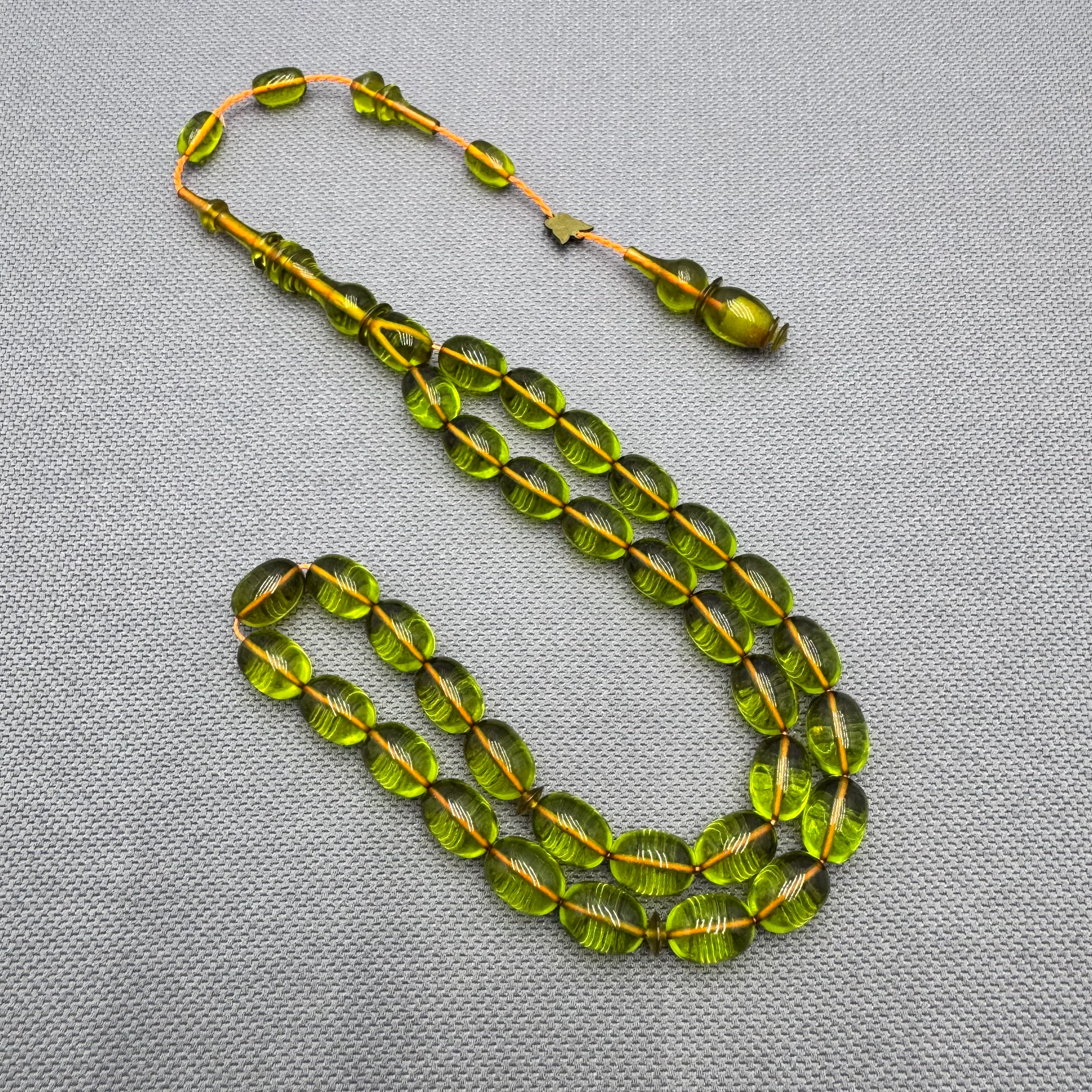 Emine REŞVANİ Usta İşçilikli Yeşil Badem Kesim Ateş Kehribar Tespih